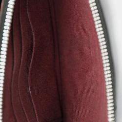 Pre Owned محفظة شانيل جلد كافيار سوداء شيفرون بسحاب مزدوج بسلسلة