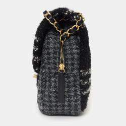 مملوكة مسبقًا حقيبة شانيل 2022 قماش تويد صوف أسود/رمادي مربعة بغطاء مزين بشعار CC