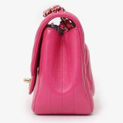 Pre Owned حقيبة شانيلا فلاب مربعة صغيرة جلد وردي بشكل شيفرون 2017/18