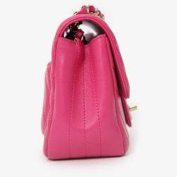 Pre Owned حقيبة شانيلا فلاب مربعة صغيرة جلد وردي بشكل شيفرون 2017/18