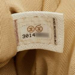 مملوكة مسبقًا حقيبة شانيل صغيرة بيضاء جلد مبطن 19 شرابة