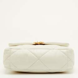 مملوكة مسبقًا حقيبة شانيل صغيرة بيضاء جلد مبطن 19 شرابة