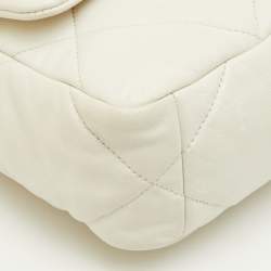 مملوكة مسبقًا حقيبة شانيل صغيرة بيضاء جلد مبطن 19 شرابة