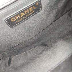 مملوكة مسبقًا Chanel Black Leather Boy Bag Medium