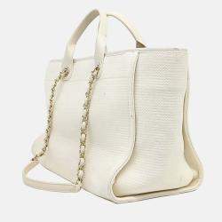 Pre Owned حقيبة يد وكتف شانيل كبير كريم قماش Deauville