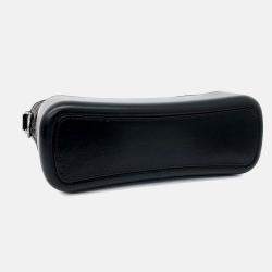 مملوكة مسبقًا حقيبة شانيل جلد سوداء غابرييل هوبو متوسطة