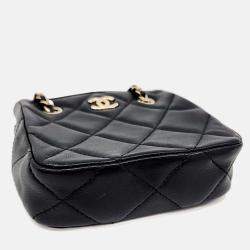 مملوكة مسبقًا حقيبة كروس بودي شانيل للتسوق صغيرة جلد أسود