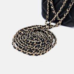 مملوكة مسبقًا حقيبة كروس بودي شانيل للتسوق صغيرة جلد أسود