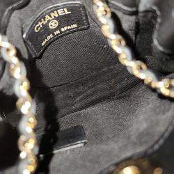 مملوكة مسبقًا حقيبة كروس بودي شانيل للتسوق صغيرة جلد أسود