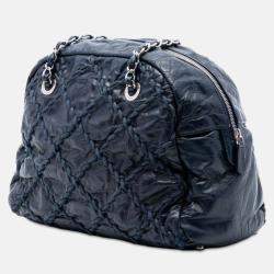 مملوكة مسبقًا حقيبة بولينغ شانيل زرقاء مكسرة جلد عجل مبطن بخياطة فائقة