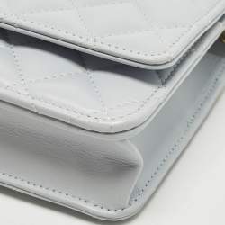 مملوكة مسبقًا محفظة شانيل سوداء مبطنة جلد CC علي سلسلة