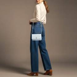 مملوكة مسبقًا محفظة شانيل سوداء مبطنة جلد CC علي سلسلة