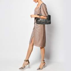 مملوكة مسبقًا حقيبة يد شانيل رمادية ناعمة جلد كافيار سي سي تايملس