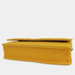 Pre Owned محفظة شانيل سلسلة بحرفين CC صفراء بشيفرون كافيار