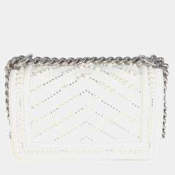 Pre Owned حقيبة شانييل صبي صغير شيفرون لؤلؤي جلد العجل أبيض