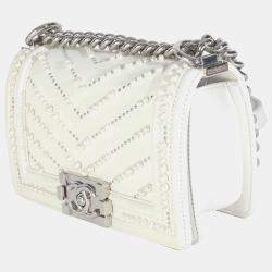 Pre Owned حقيبة شانييل صبي صغير شيفرون لؤلؤي جلد العجل أبيض