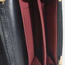 مملوكة مسبقًا حقيبة كلتش شانيل باللون الأسود جلد مبطن لامبسكين سي سي مزينة باللؤلؤ والمينا مع سلسلة