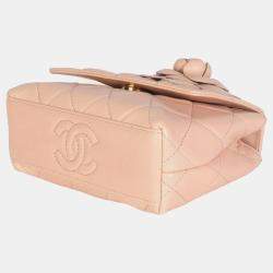 Pre Owned حقيبة رفرف شانيال كاميليا صغيرة جلد خروف مبطن بيج ڤينتج