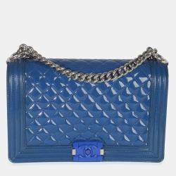 مملوكة مسبقًا حقيبة شانيل زرقاء كبيرة جديدة مبرزة بنمط الكويلت من البلاستيك الشفاف الأوسط