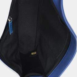 مملوكة مسبقًا حقيبة شانيل زرقاء كبيرة جديدة مبرزة بنمط الكويلت من البلاستيك الشفاف الأوسط