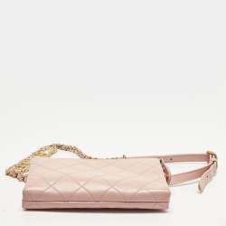 مملوكة مسبقًا Chanel Logo Strap Pink Quilted Leather Belt Bag