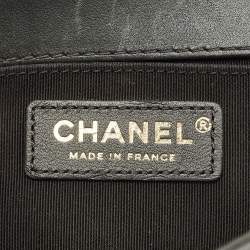 مملوكة مسبقًا حقيبة شانيل بوي يد علوية جلد مبطنة أسود/أبيض صغيرة