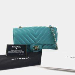 مملوكة مسبقًا Chanel Green Mini Rectangular Chevron Lambskin Single Flap