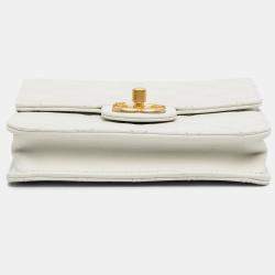 مملوكة مسبقًا Chanel White Small Chic Pearls Flap
