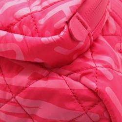 Pre Owned حقيبة ظهر شانيل كوكو نيج نايلون وردي مطبوعة قابلة للتحويل