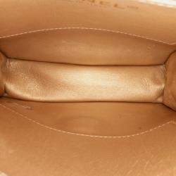 مملوكة مسبقًا Chanel White Mini Chic Pearls Crossbody