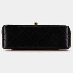 مملوكة مسبقًا حقيبة شانيل فلاب مربعة جلد الضأن سوداء صغيرة