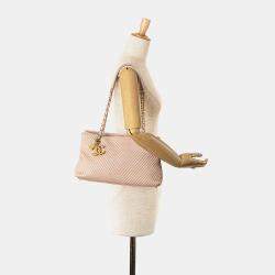 مملوكة مسبقًا حقيبة شانيل كبيرة شيفرون جلد العجل سوربيك وردي