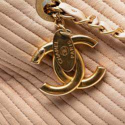 مملوكة مسبقًا حقيبة شانيل كبيرة شيفرون جلد العجل سوربيك وردي