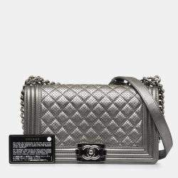 Pre Owned حقيبة شانيل فتى متوسطة قديمة مبطنة مثقبة معدنية جلد الغنم