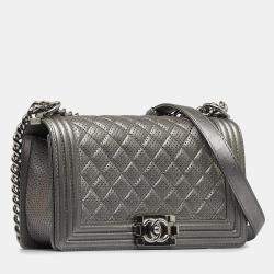 Pre Owned حقيبة شانيل فتى متوسطة قديمة مبطنة مثقبة معدنية جلد الغنم