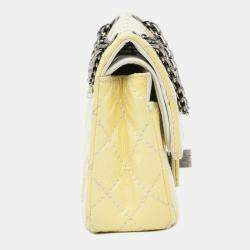 Pre Owned حقيبة شانيل صفراء صغيرة قابلة للإصدار 2.55 مزدوجة الرفرف براءة اختراع