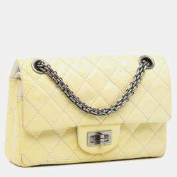 Pre Owned حقيبة شانيل صفراء صغيرة قابلة للإصدار 2.55 مزدوجة الرفرف براءة اختراع