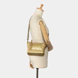 مملوكة مسبقًا حقيبة شانيل جابرييل جلد خروف معدني صغير ذهبي كروس بودي