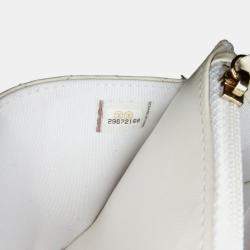 مملوكة مسبقًا محفظة على سلسلة شانيل بيضاء مزينة بالسلاسل