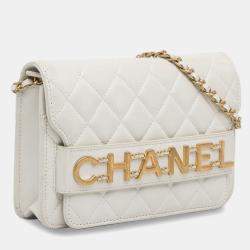 مملوكة مسبقًا محفظة على سلسلة شانيل بيضاء مزينة بالسلاسل