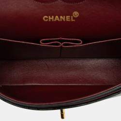 مملوكة مسبقًا حقيبة شانيل كلاسيك جلد الخروف سوداء حجم متوسط مزدوجة الرفرف