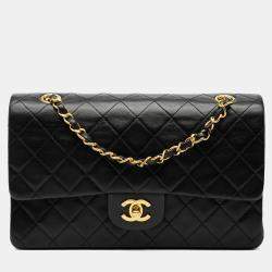 مملوكة مسبقًا حقيبة شانيل كلاسيك جلد الخروف سوداء حجم متوسط مزدوجة الرفرف