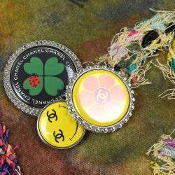 مملوكة مسبقًا Chanel Khaki Canvas Graffiti On The Pavements Shoulder Bag