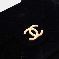 مملوكة مسبقًا Chanel Small Velvet Wavy CC Hobo