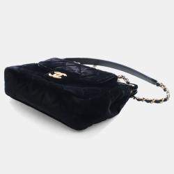 مملوكة مسبقًا Chanel Small Velvet Wavy CC Hobo