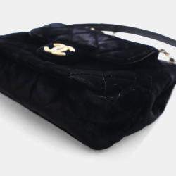 مملوكة مسبقًا Chanel Small Velvet Wavy CC Hobo