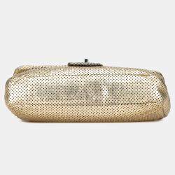 مملوكة مسبقًا حقيبة شانيال ذهبية وسط جلد العجل المثقوب ريإشيو دريل فلاب