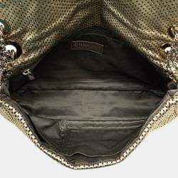 مملوكة مسبقًا حقيبة شانيال ذهبية وسط جلد العجل المثقوب ريإشيو دريل فلاب