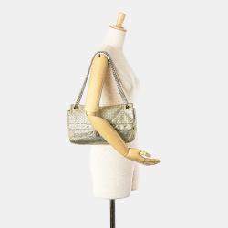 مملوكة مسبقًا حقيبة شانيال ذهبية وسط جلد العجل المثقوب ريإشيو دريل فلاب