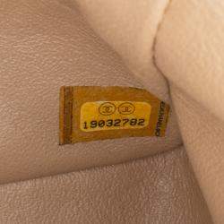 Pre Owned حقيبة شانيل كلاسيك بشكل مستطيل صغير صفراء بجلد برّاق ذات رفرف فردي